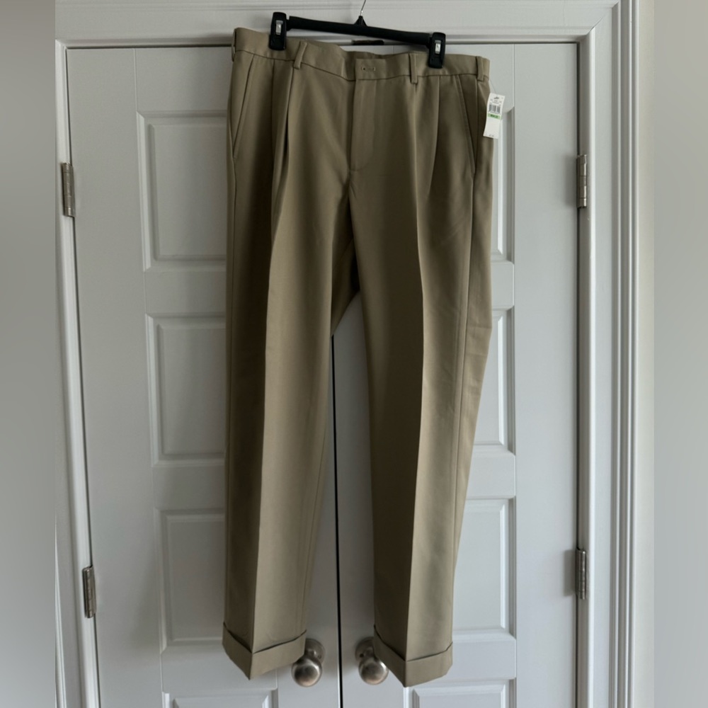 NWT Van Heusen Classic Fit Tan 34x32